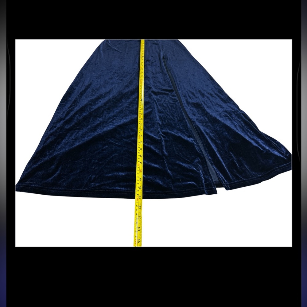 Midnight Blue Velvet Gala Gown - Elegant Off-the-Shoulder‎ Silhouette - Picture 4 of 7